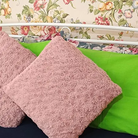 Apartment Floral Tribute *